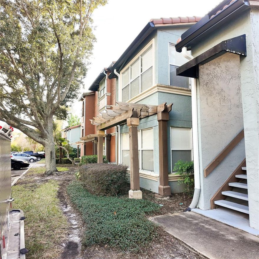 Two-bedroom, one-bathroom unit located within a gated community offering amenities such as a swimming pool, fitness center, clubhouse, picnic areas with BBQ facilities, and sports courts; the property features a functional layout with well-lit living spaces and is situated in a high-demand area due to its excellent location, with convenient access to shopping, dining, major roadways, and entertainment, making it an ideal option as a first home or first investment in the United States in a desirable rental market.