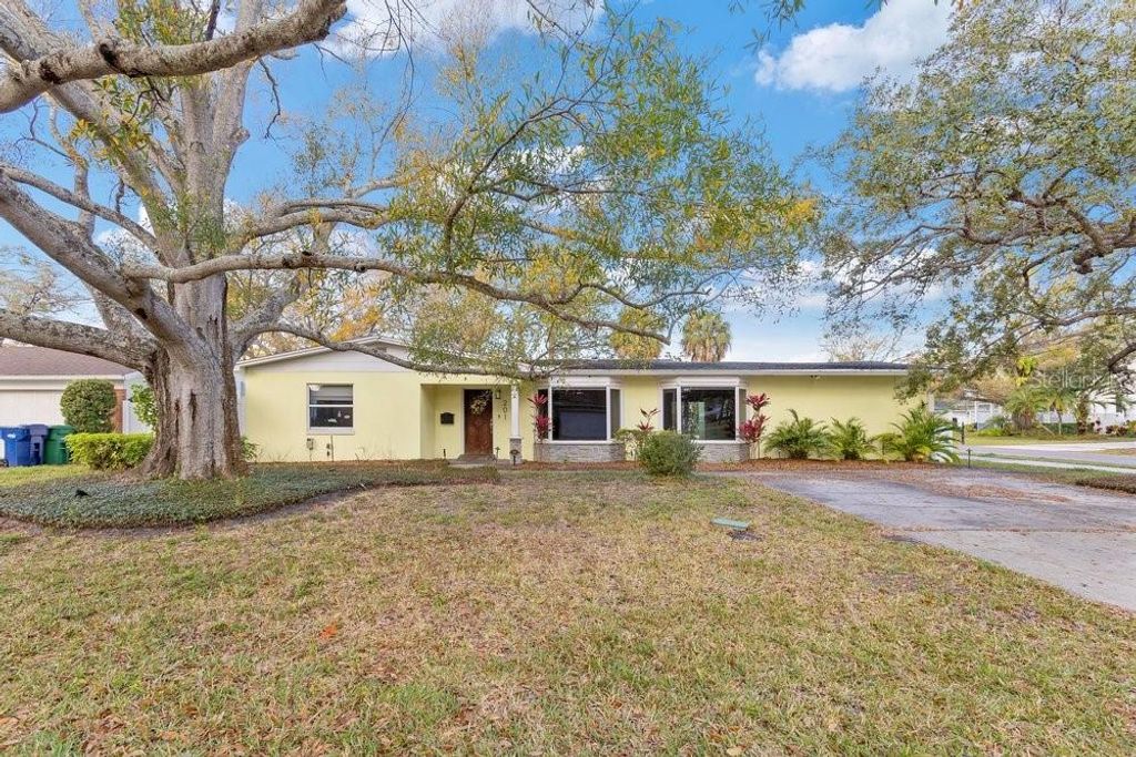 Photo of 201 S Sherrill Street, Tampa, FL 33609 (MLS # TB8479166)