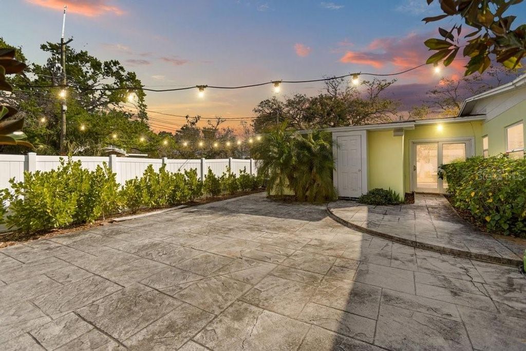 Photo of 201 S Sherrill Street, Tampa, FL 33609 (MLS # TB8479166)