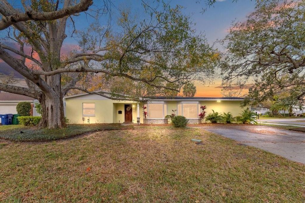 Photo of 201 S Sherrill Street, Tampa, FL 33609 (MLS # TB8479166)