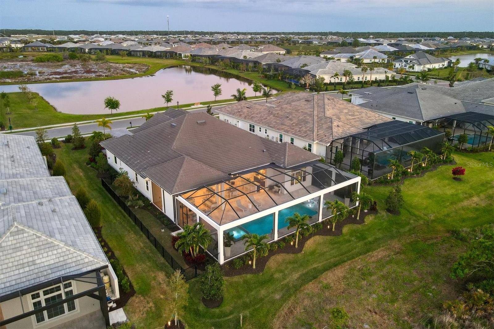 LAKE CLUB - Residential