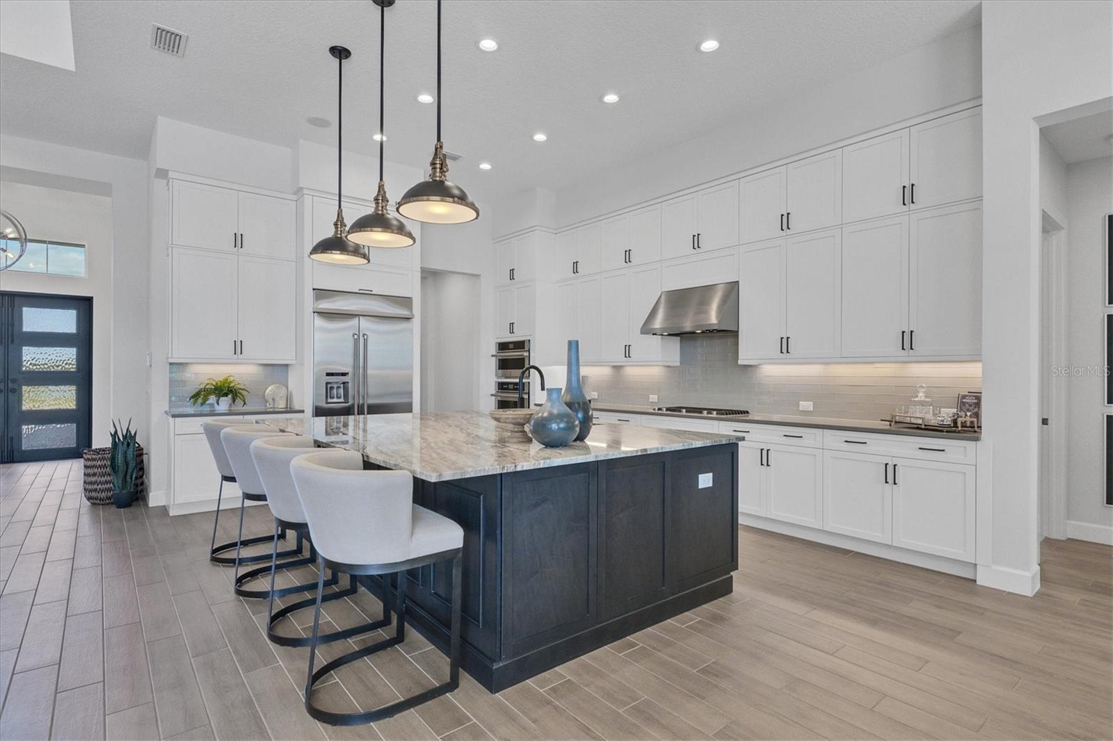 LAKE CLUB - Residential