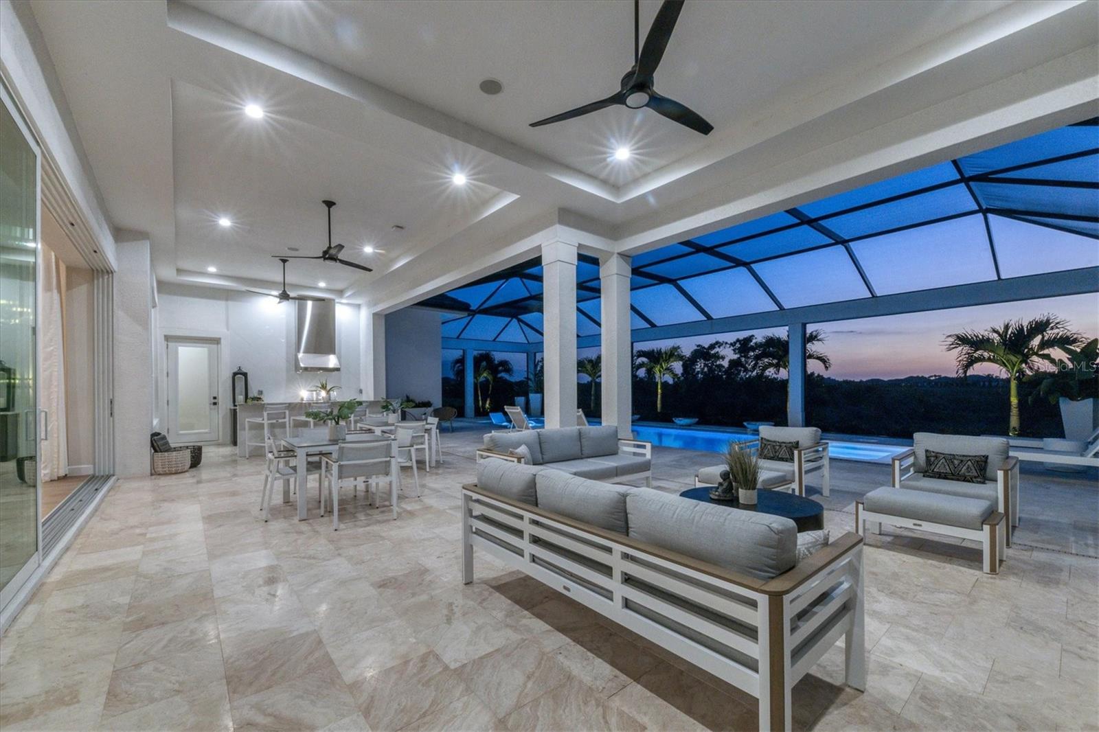 LAKE CLUB - Residential