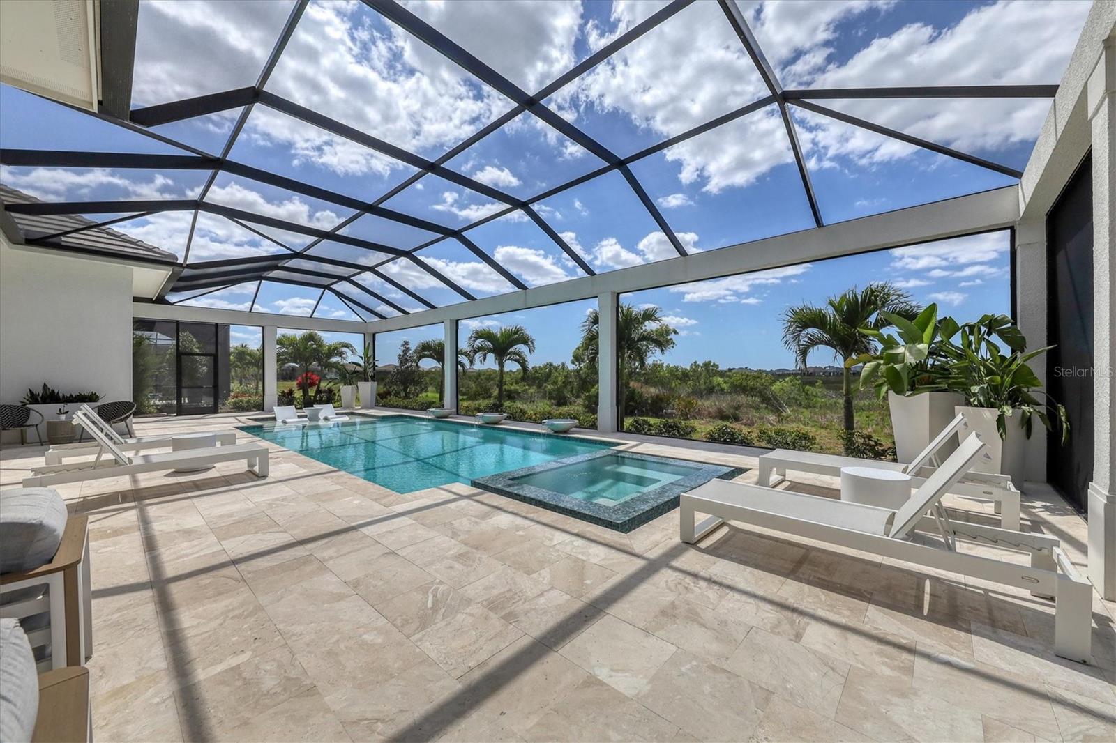 LAKE CLUB - Residential