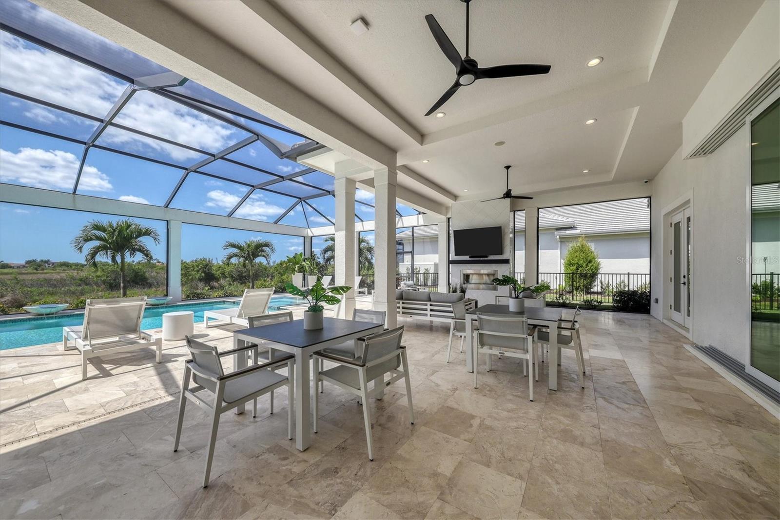 LAKE CLUB - Residential