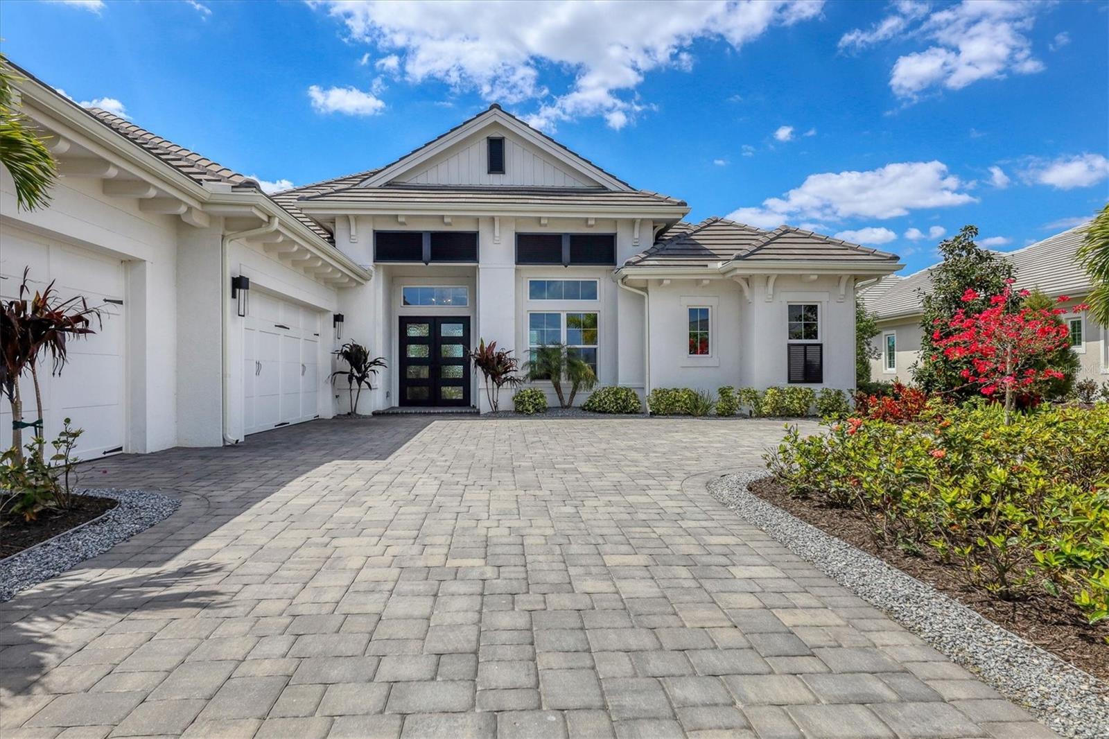 LAKE CLUB - Residential