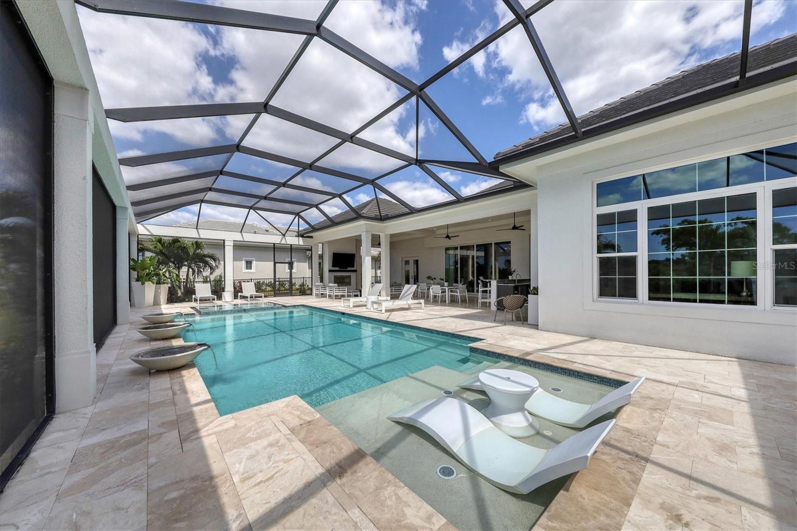 LAKE CLUB - Residential