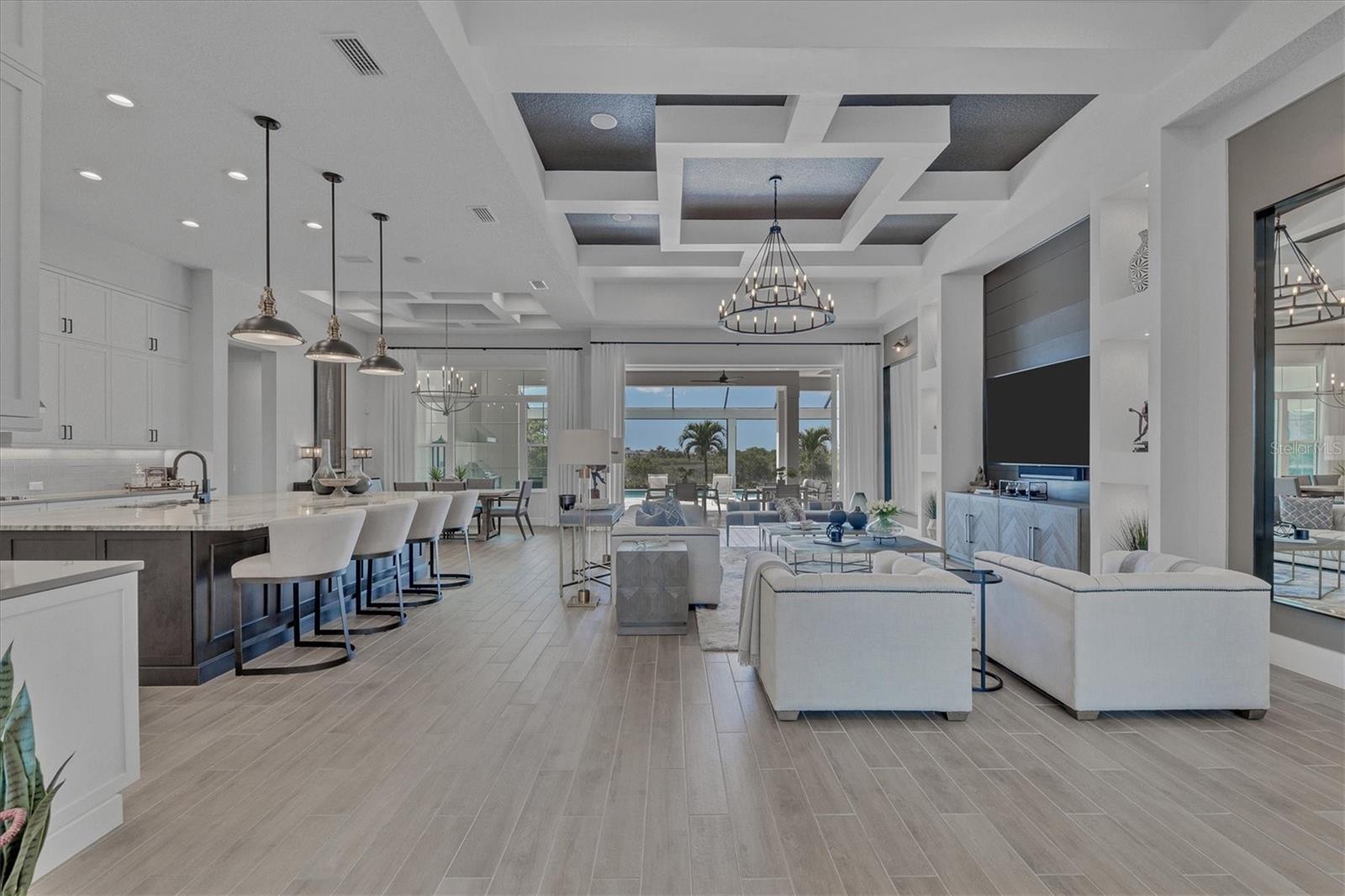 LAKE CLUB - Residential