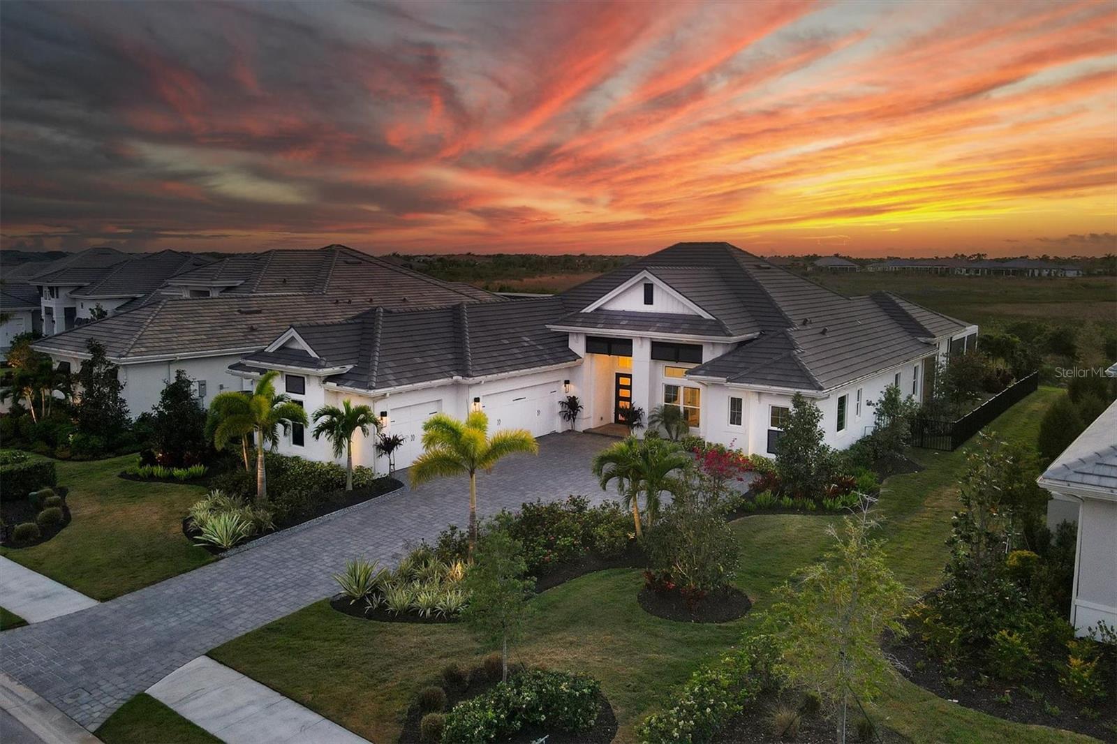 LAKE CLUB - Residential