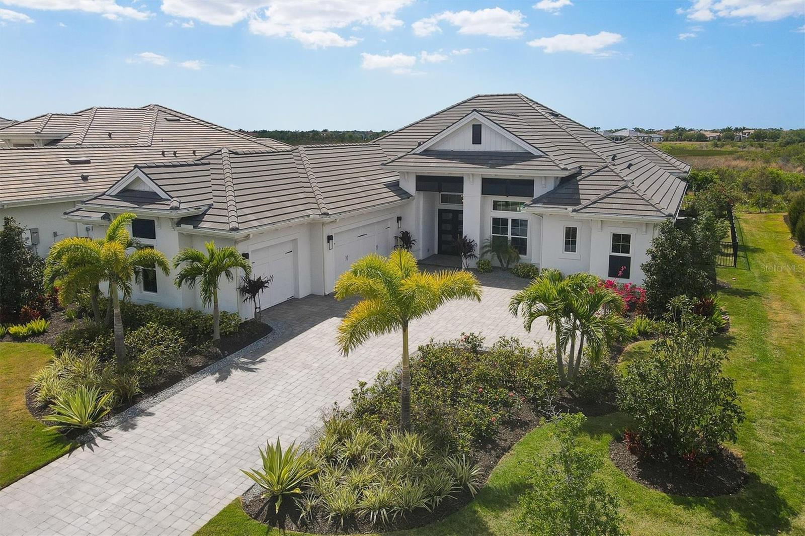 LAKE CLUB - Residential