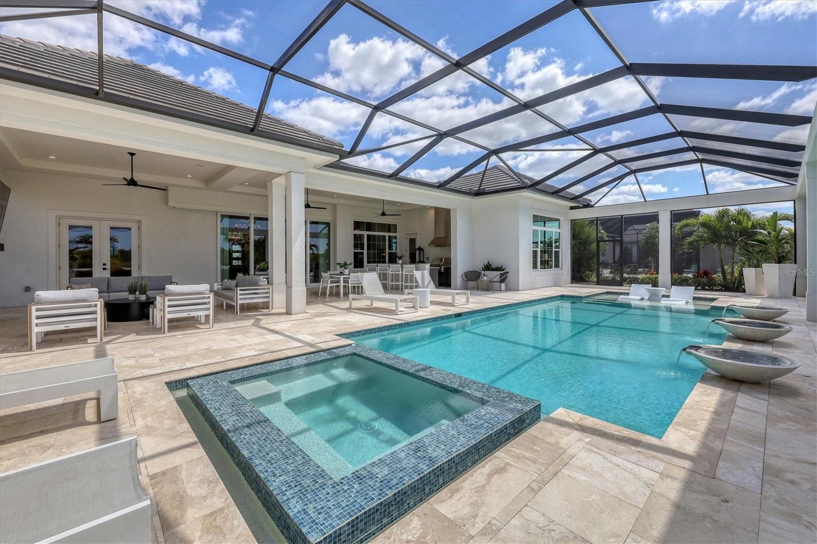 LAKE CLUB - Residential