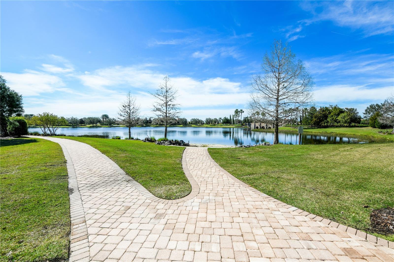 LAKE CLUB - Residential