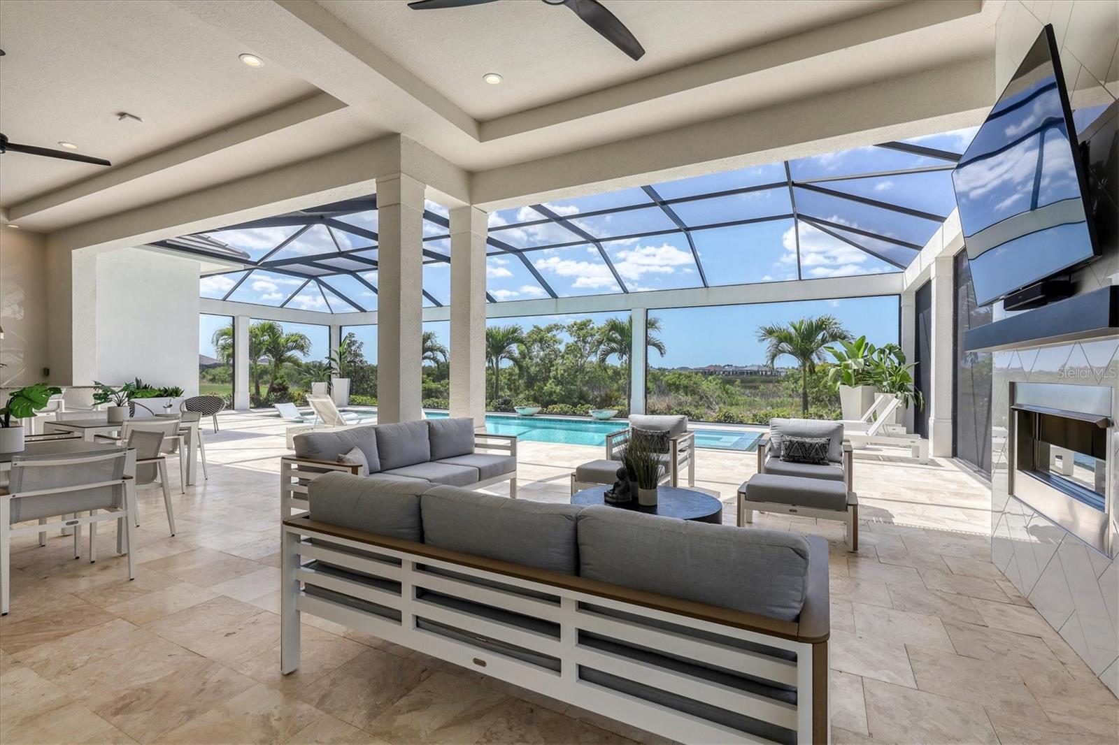 LAKE CLUB - Residential