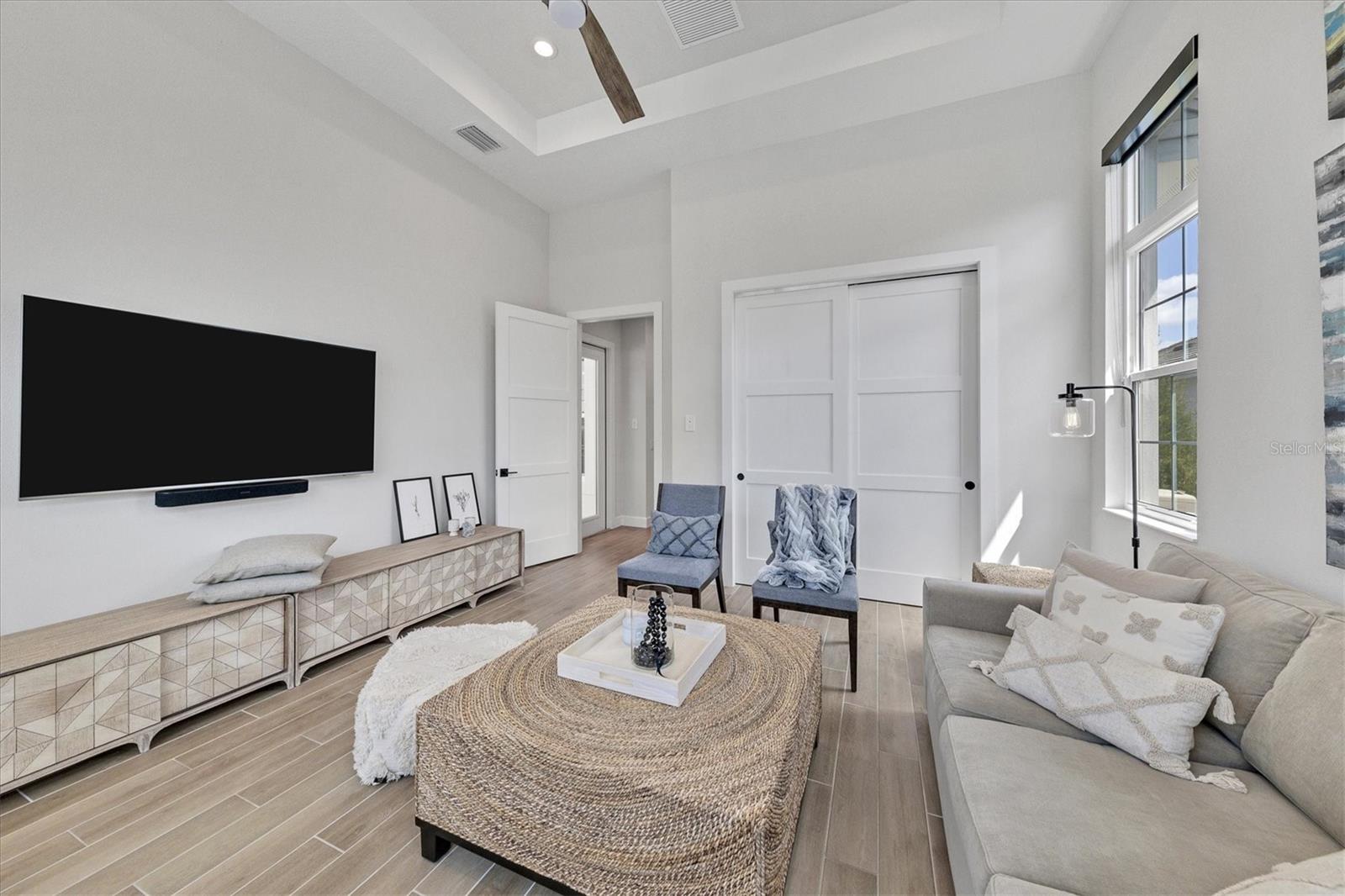 LAKE CLUB - Residential