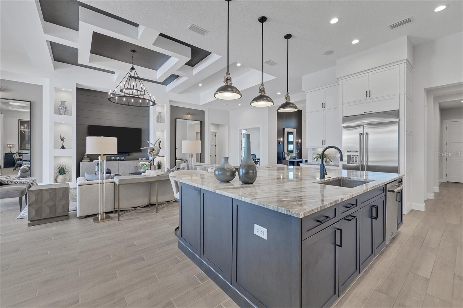 LAKE CLUB - Residential