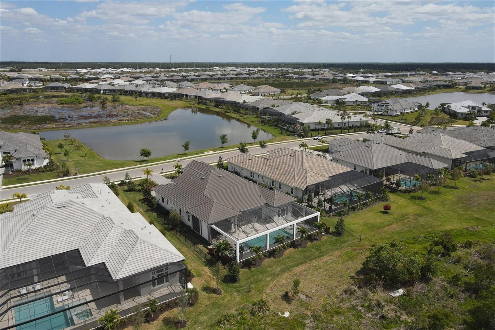 LAKE CLUB - Residential