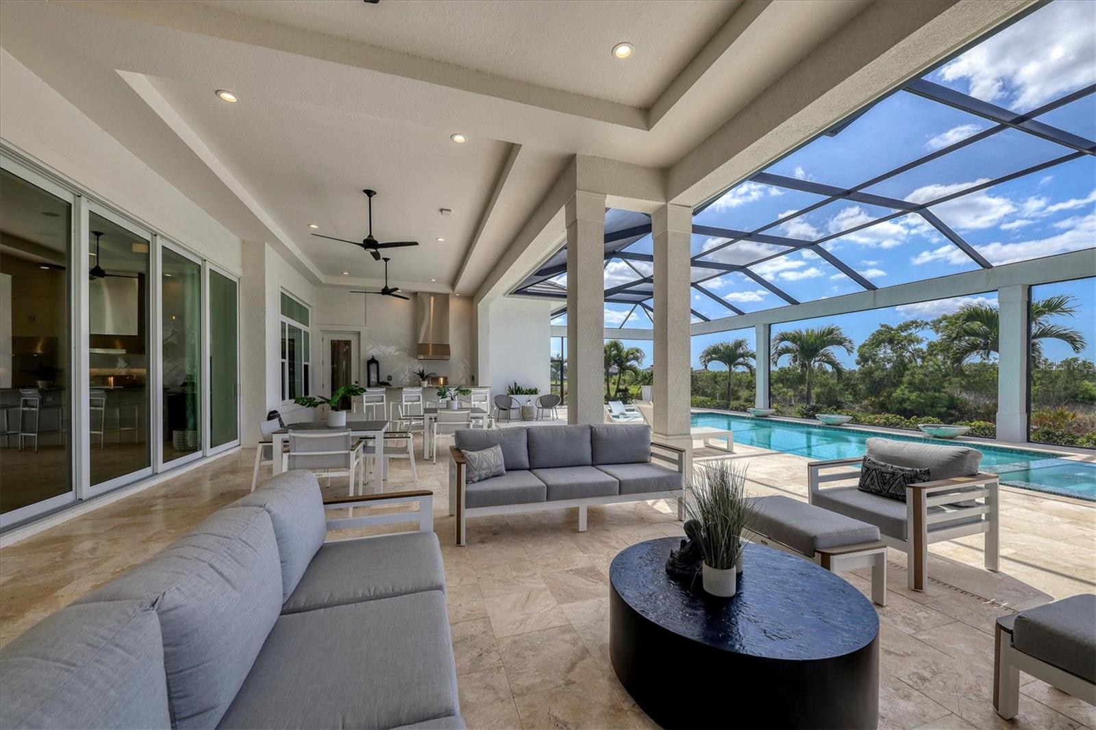 LAKE CLUB - Residential