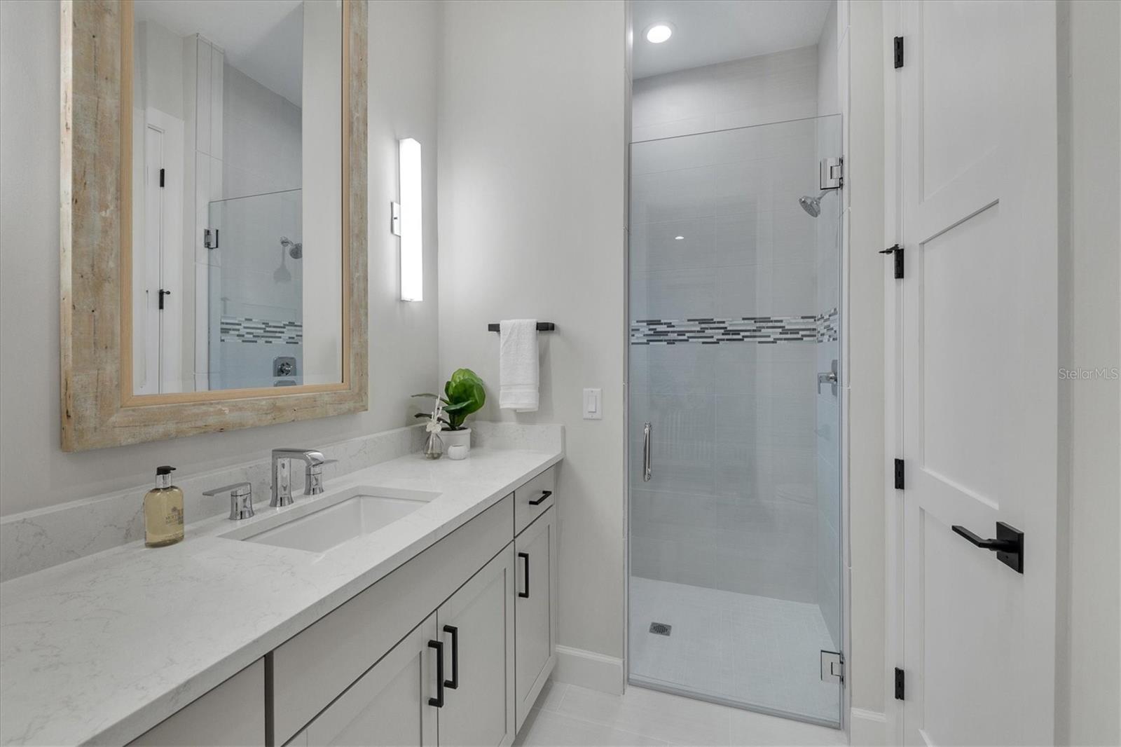 LAKE CLUB - Residential