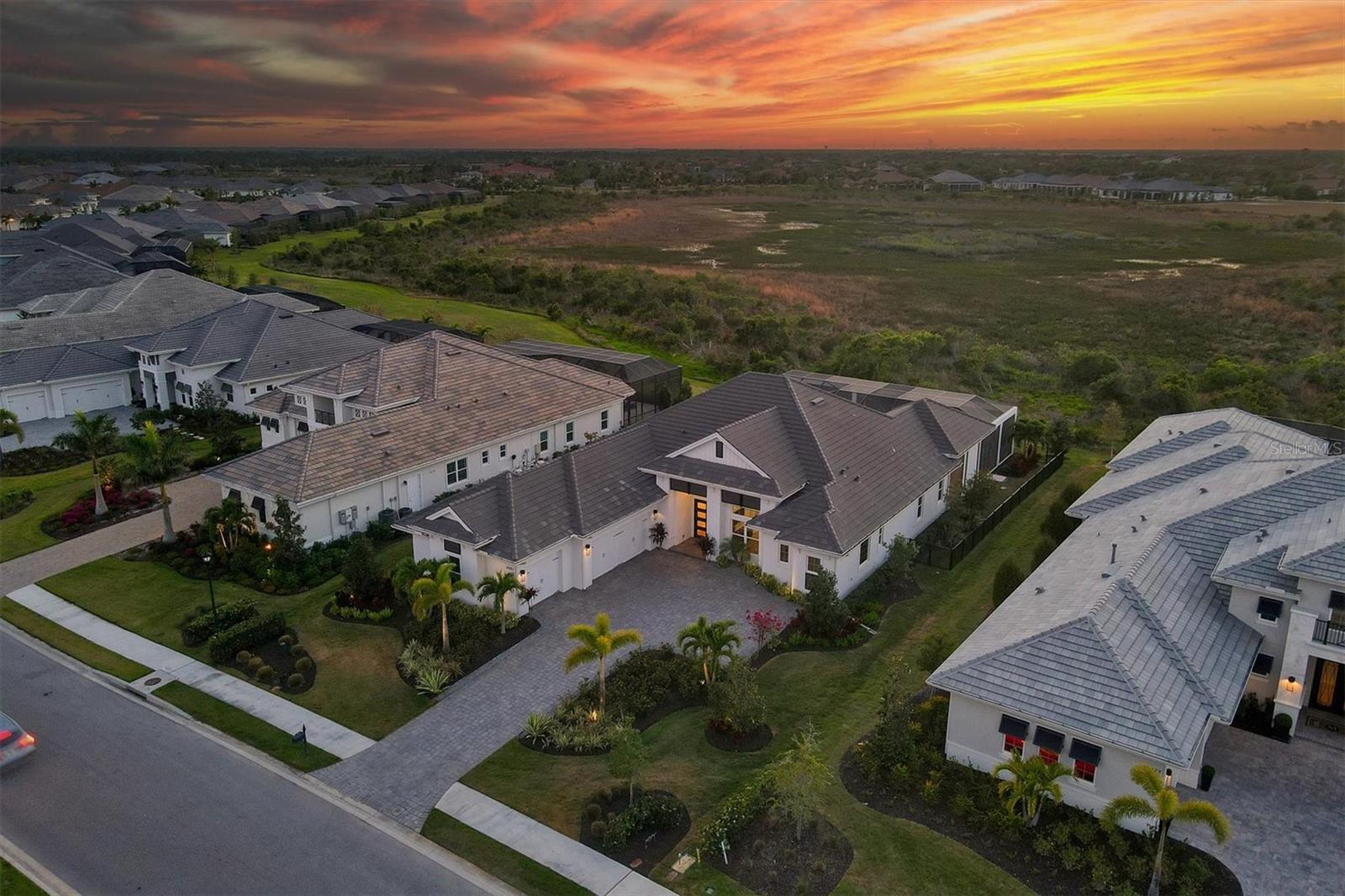 LAKE CLUB - Residential