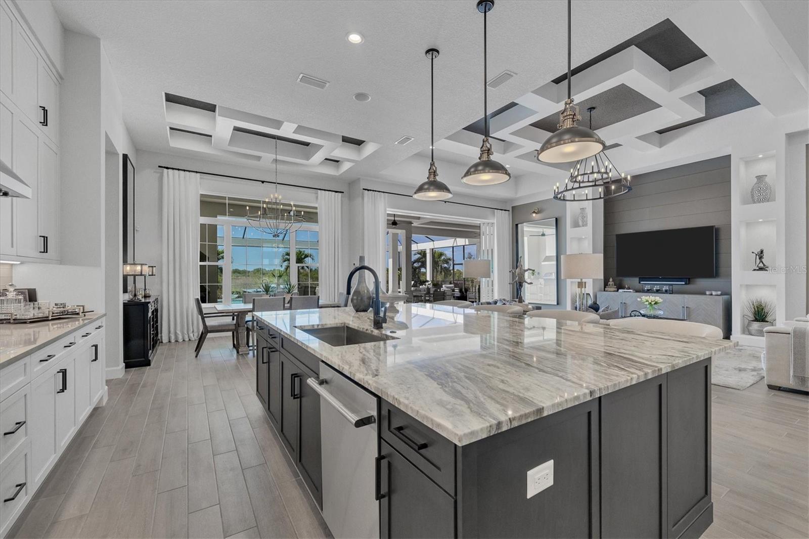 LAKE CLUB - Residential