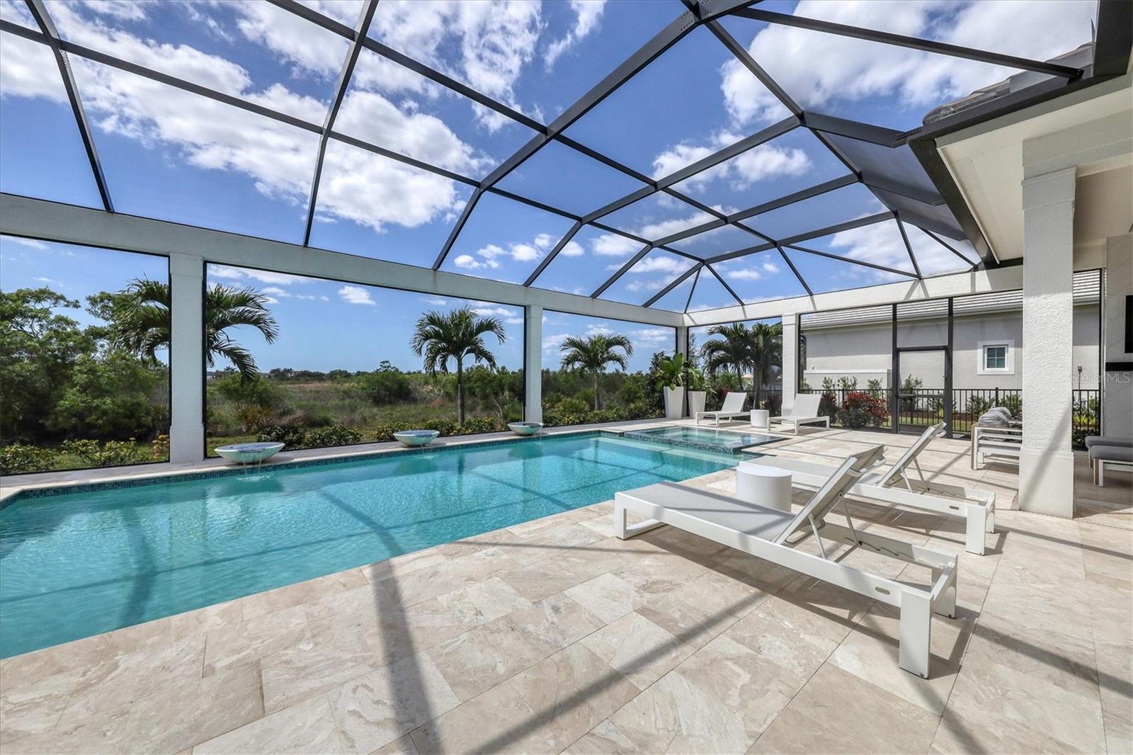 LAKE CLUB - Residential