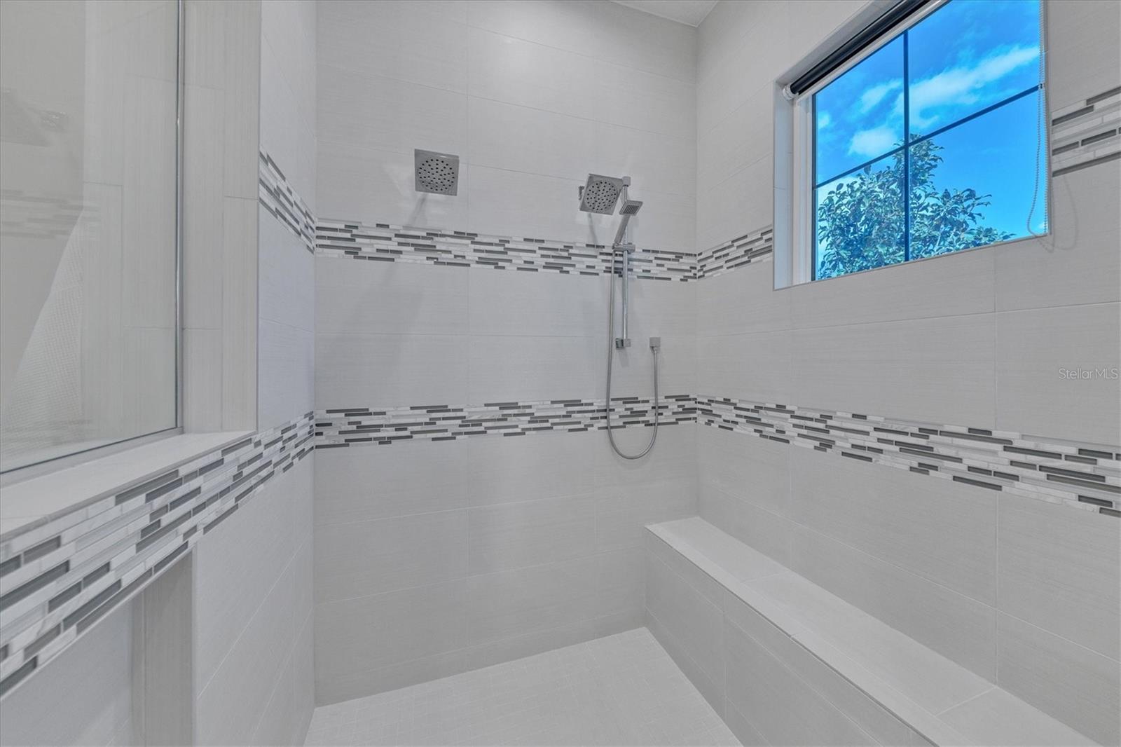 LAKE CLUB - Residential