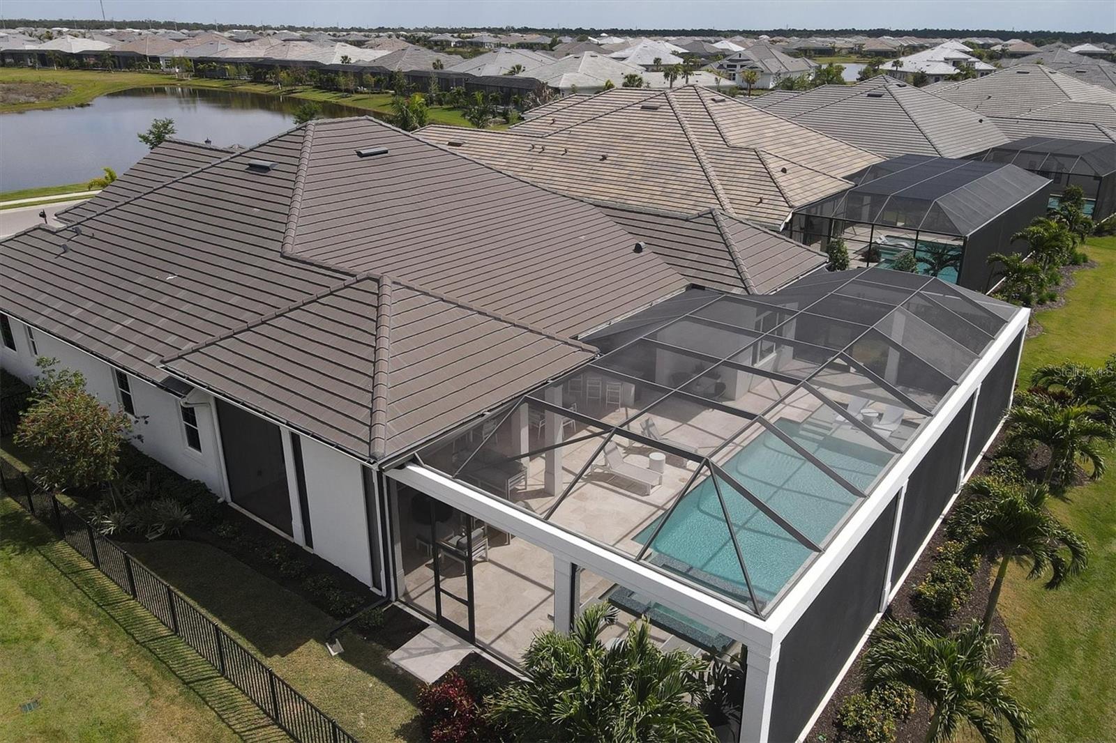 LAKE CLUB - Residential