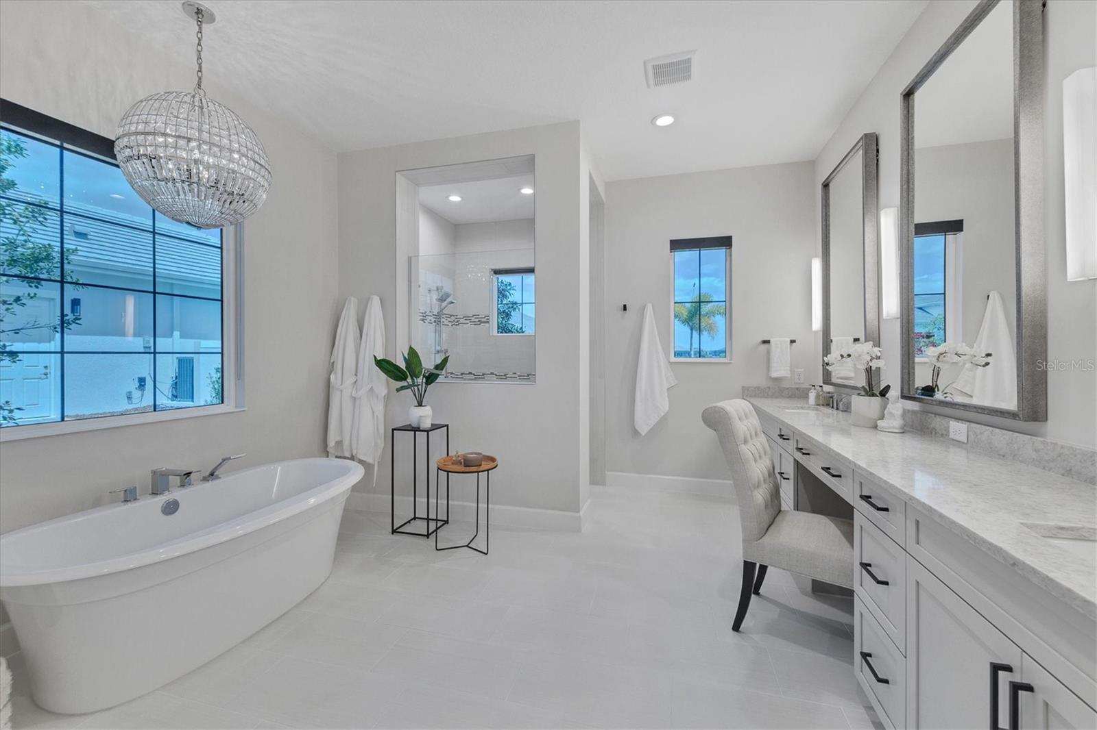 LAKE CLUB - Residential