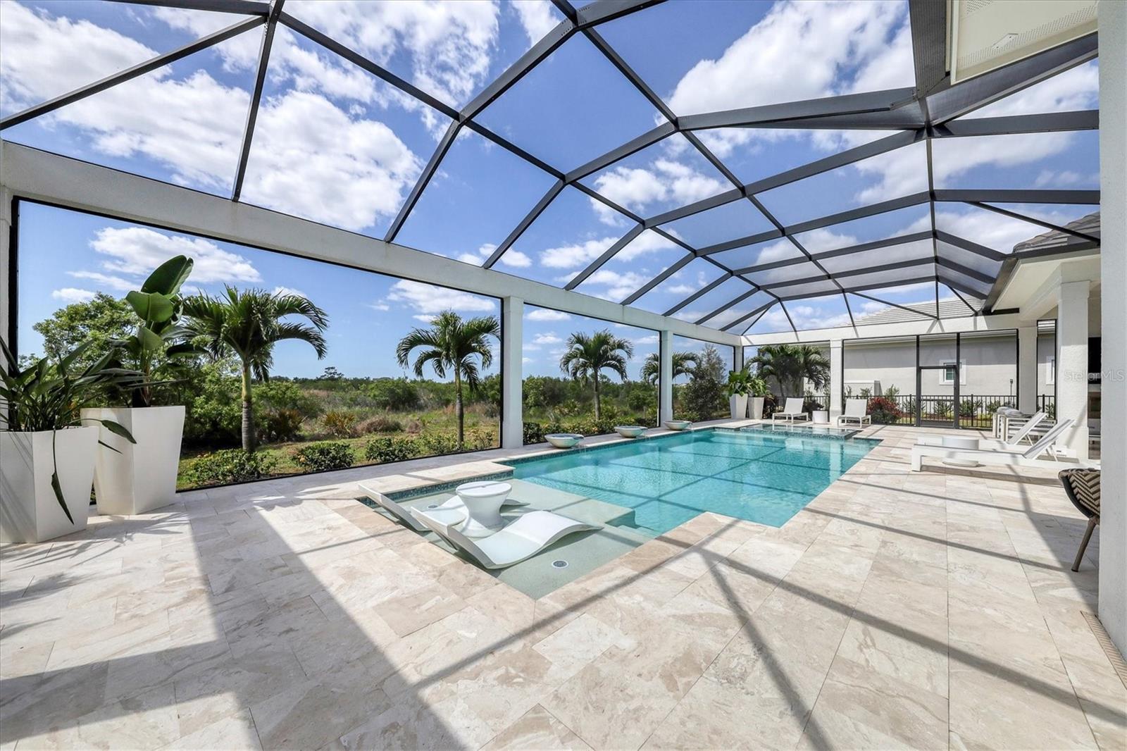 LAKE CLUB - Residential