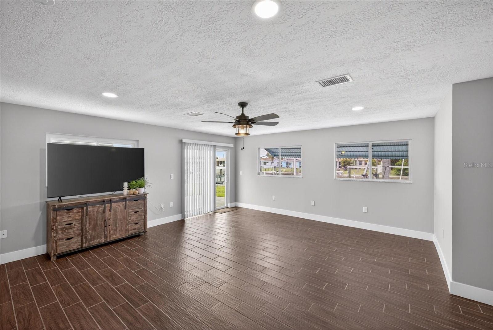 FLOR A MAR - Residential