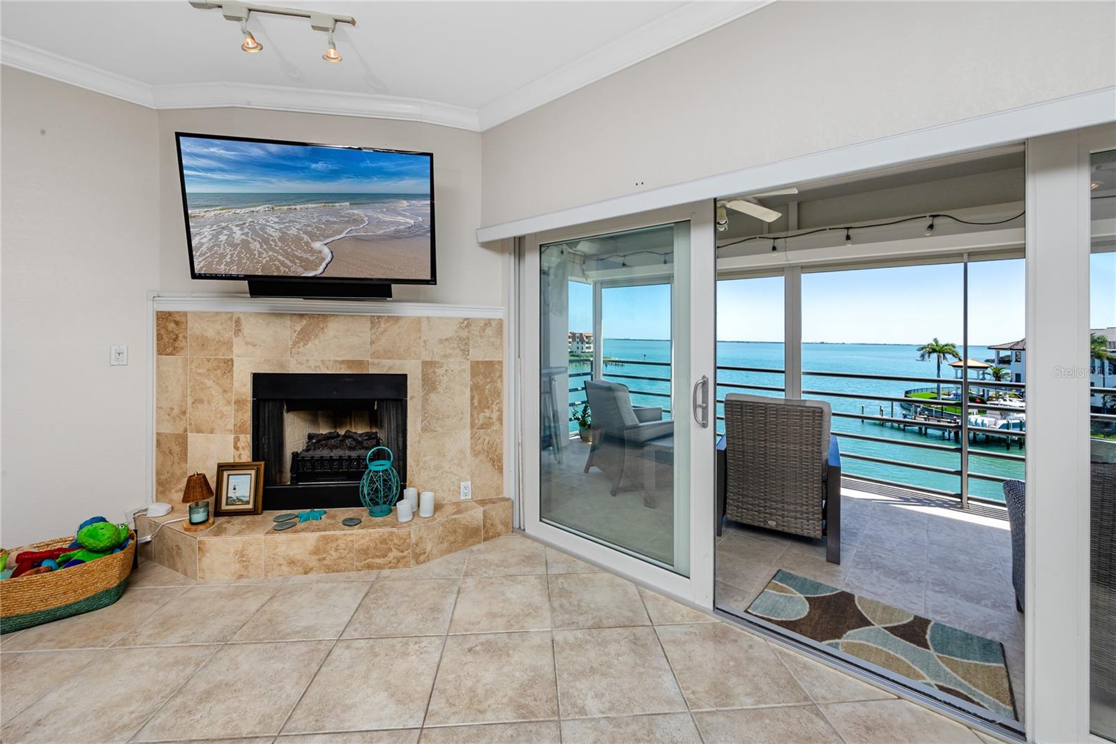 ANCHOR COVE 1 CONDO - Residential