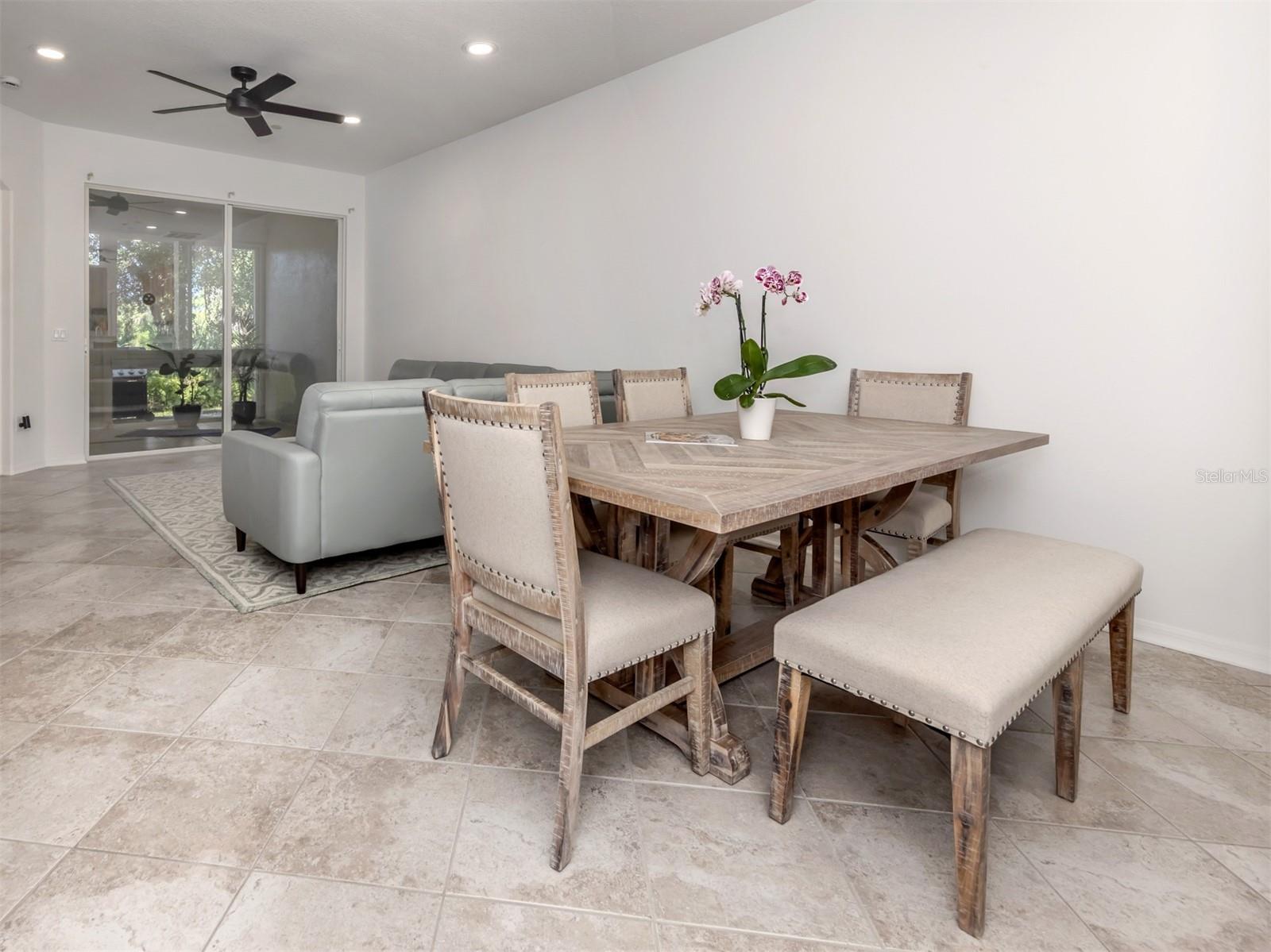 PELICAN POINTE GOLF & COUNTRY CLUB - Residential