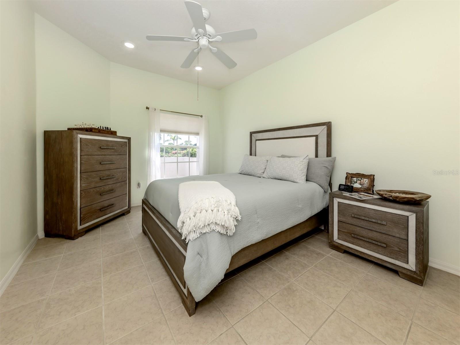 PELICAN POINTE GOLF & COUNTRY CLUB - Residential