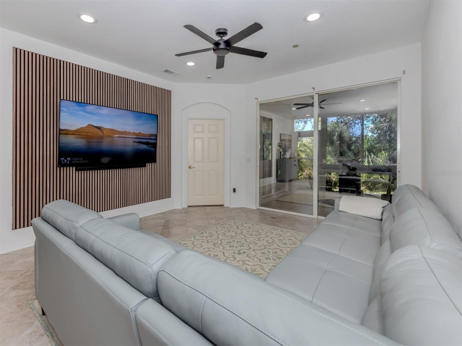 PELICAN POINTE GOLF & COUNTRY CLUB - Residential