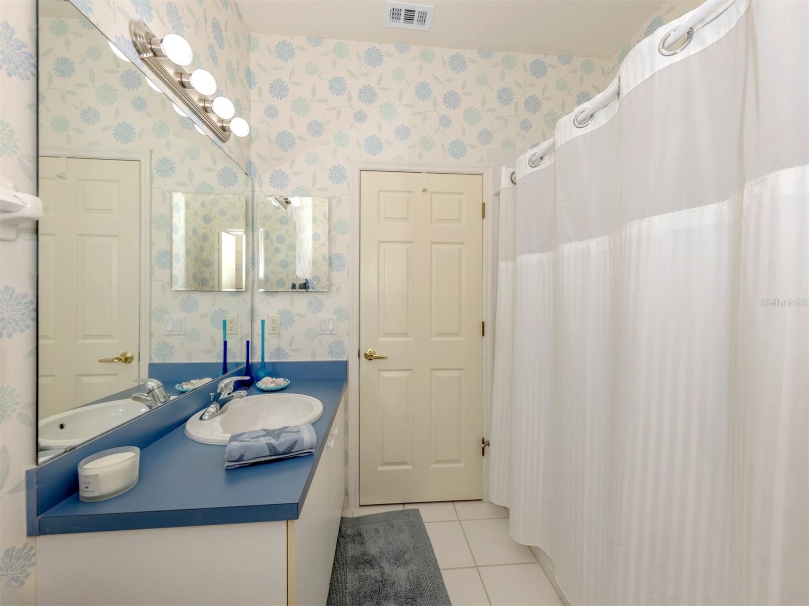 PELICAN POINTE GOLF & COUNTRY CLUB - Residential