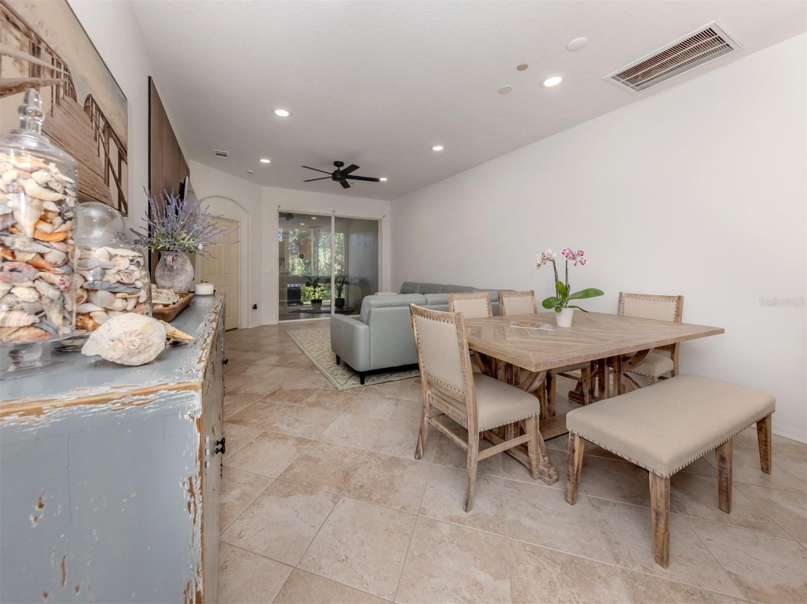 PELICAN POINTE GOLF & COUNTRY CLUB - Residential