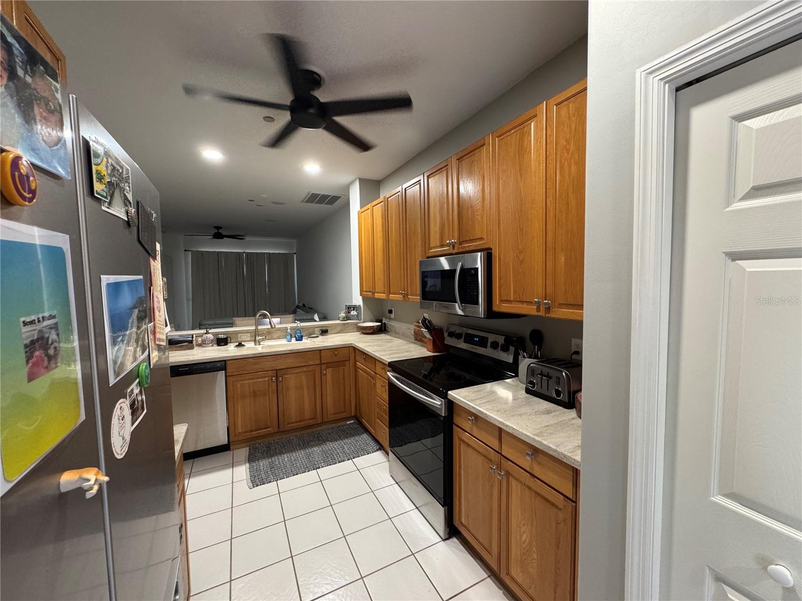 PELICAN POINTE GOLF & COUNTRY CLUB - Residential