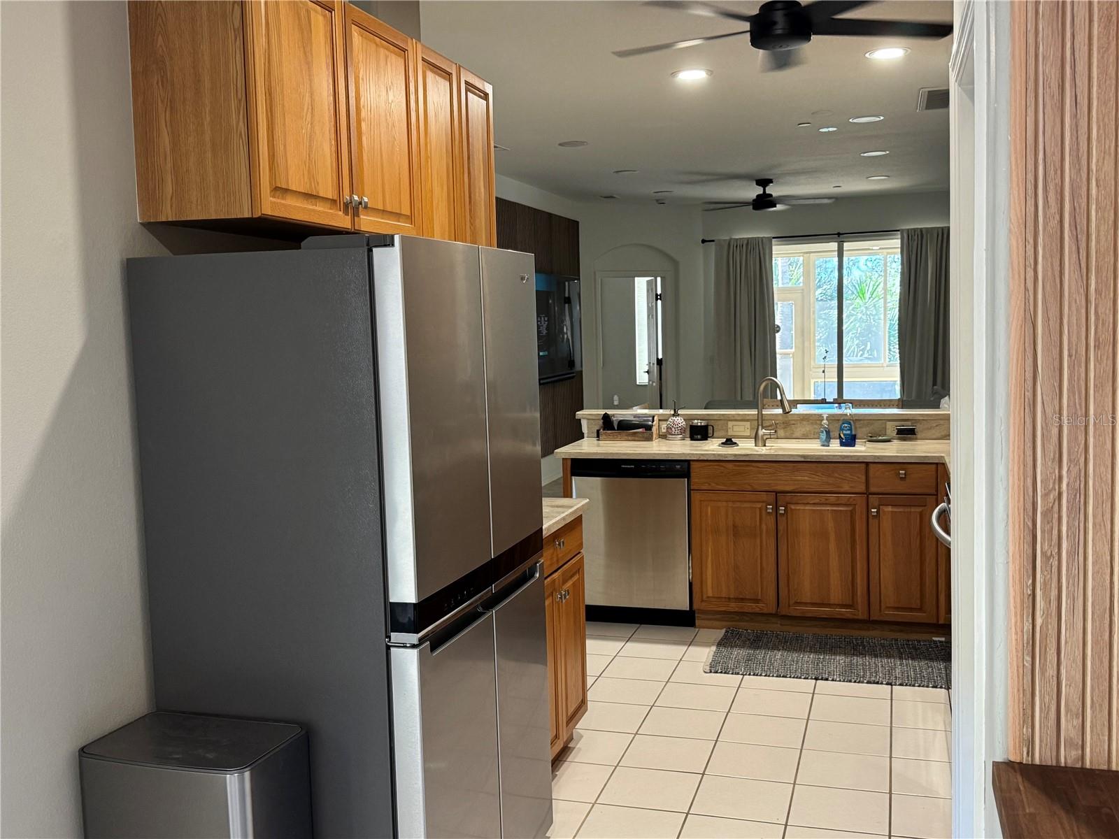 PELICAN POINTE GOLF & COUNTRY CLUB - Residential