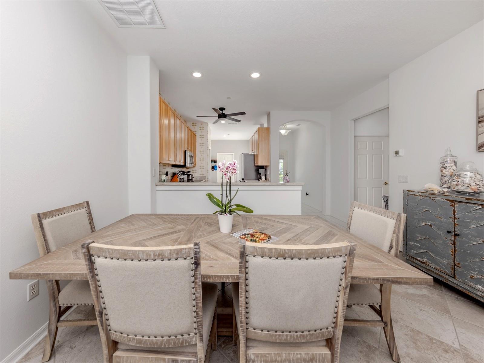 PELICAN POINTE GOLF & COUNTRY CLUB - Residential