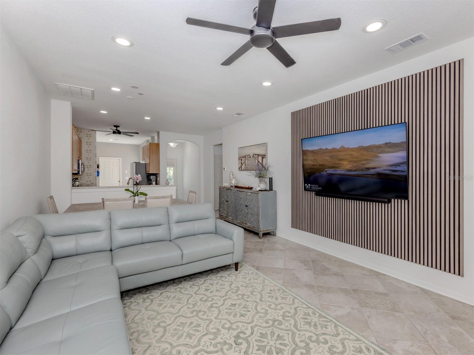 PELICAN POINTE GOLF & COUNTRY CLUB - Residential