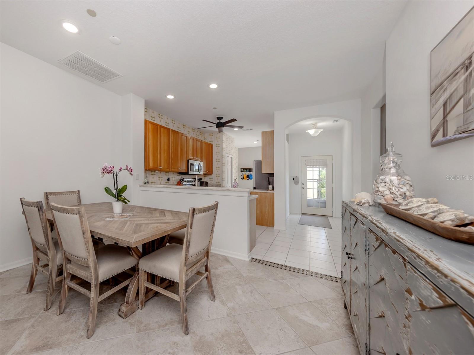 PELICAN POINTE GOLF & COUNTRY CLUB - Residential