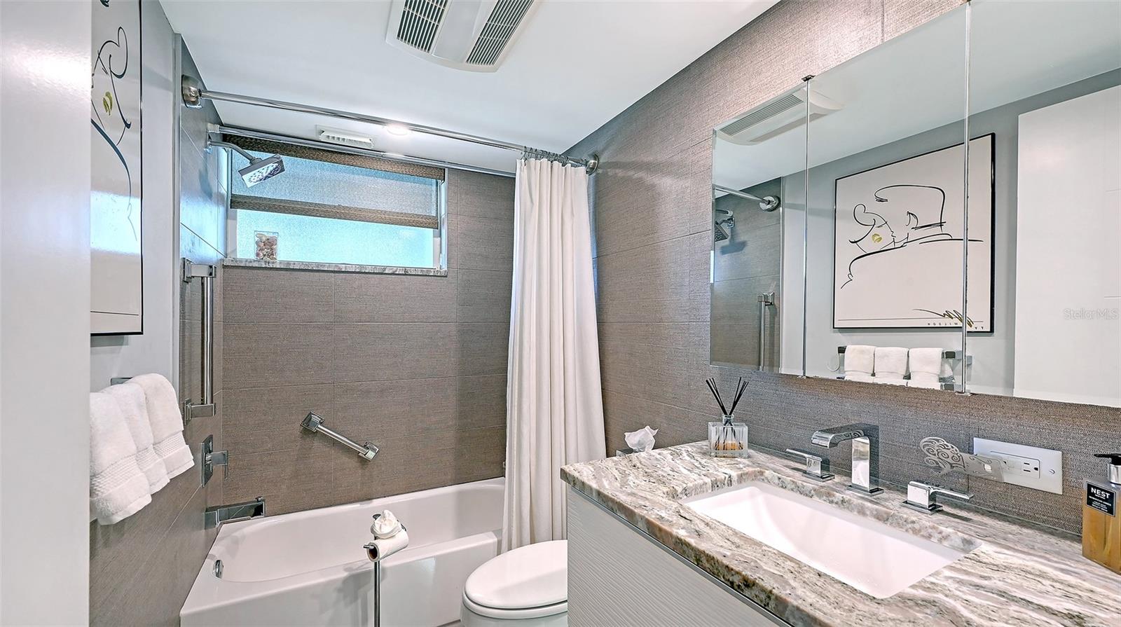 LONGBOAT HARBOUR - Residential