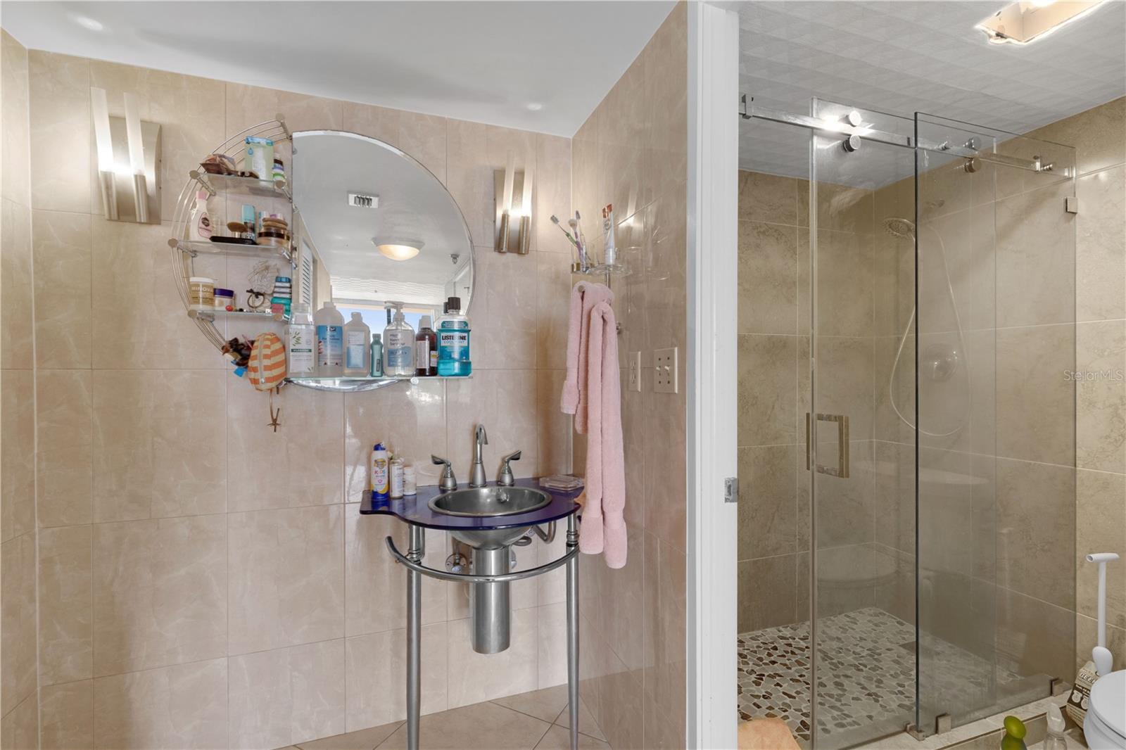 WINSTON TOWERS 700 CONDO - Residential