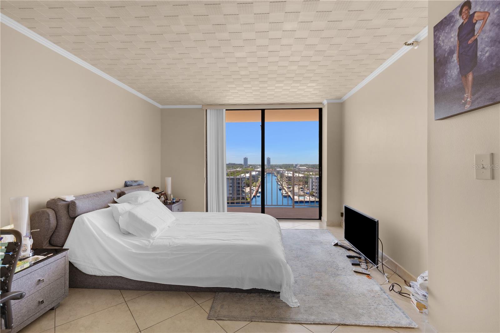 WINSTON TOWERS 700 CONDO - Residential