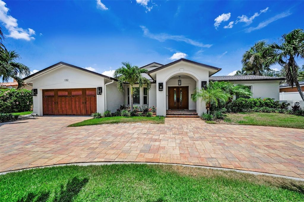 Photo of 132 Giralda Boulevard NE, St Petersburg, FL 33704 (MLS # TB8389370)