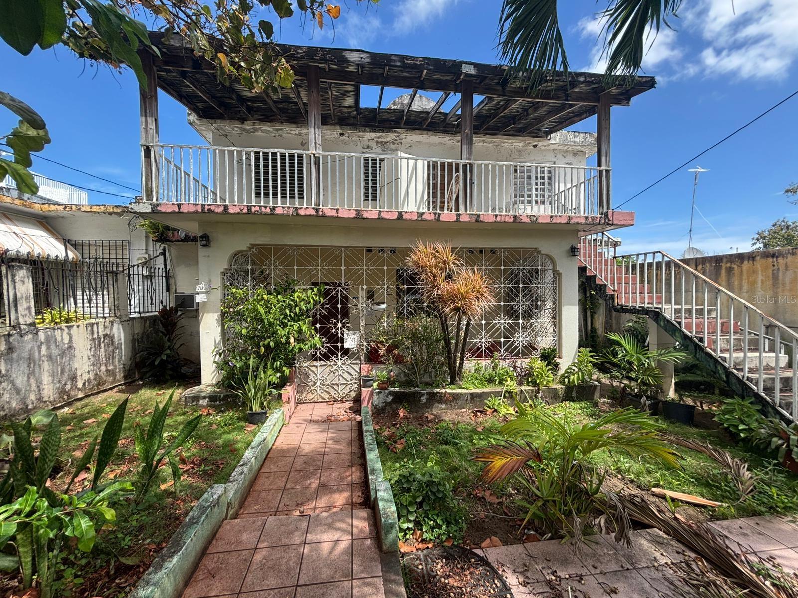 MIRAPALMERAS - Residential