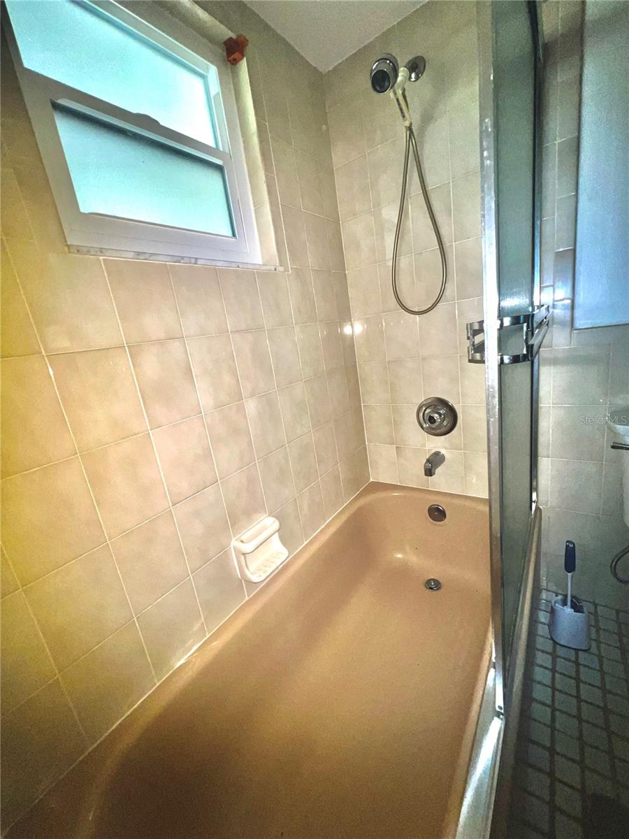 STENHOLM ENTERPRISES UNREC - Residential Lease