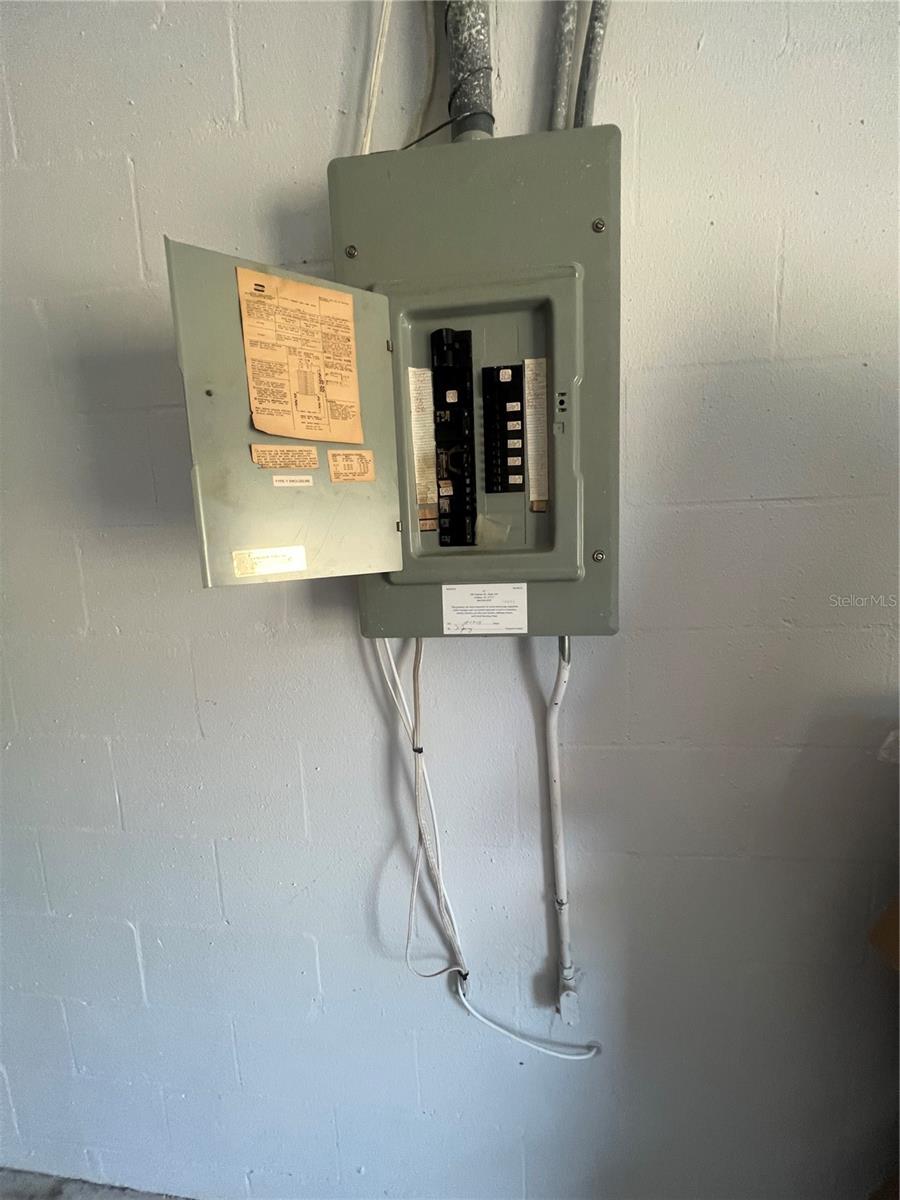 STENHOLM ENTERPRISES UNREC - Residential Lease