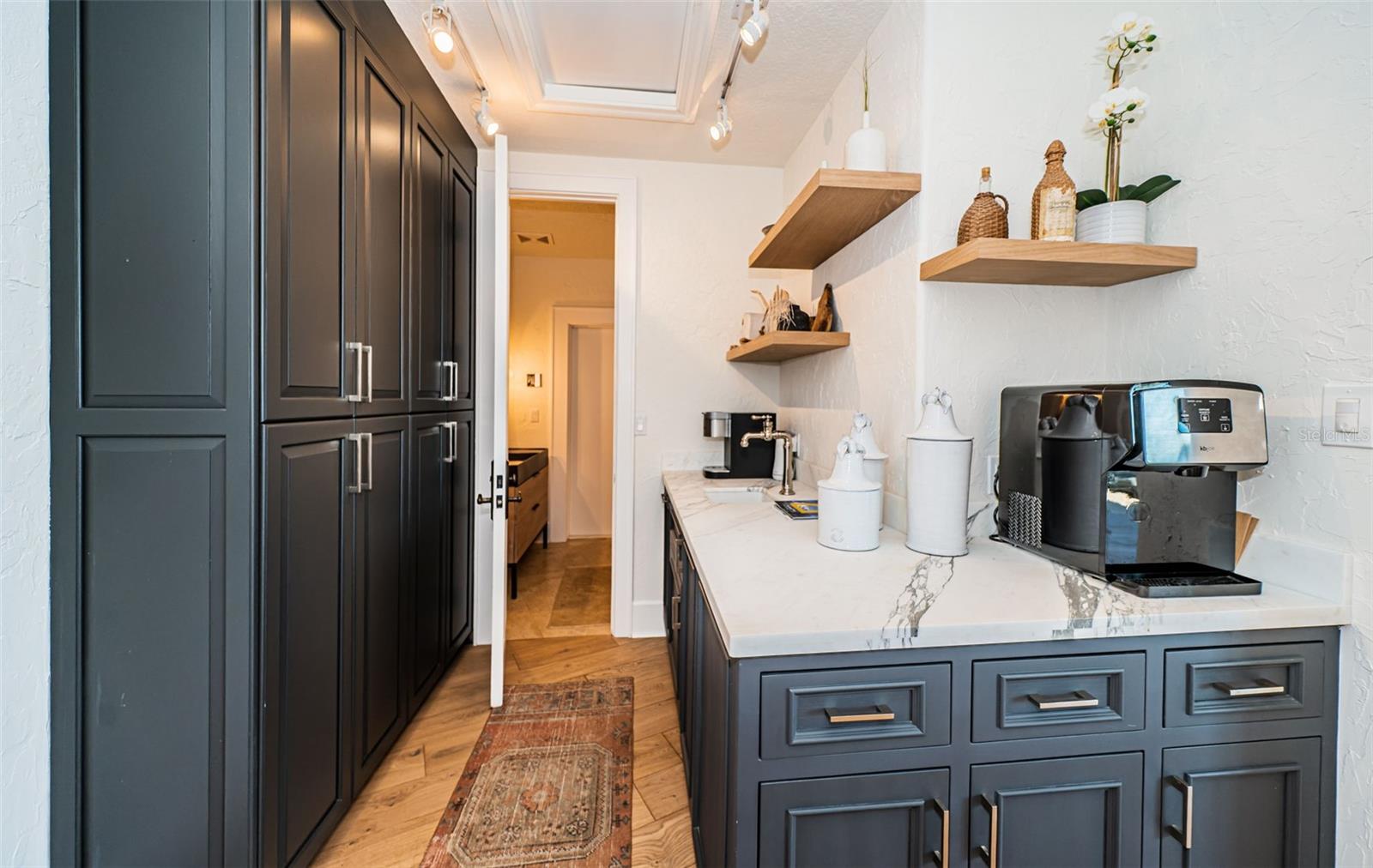 SOUTH CSWY ISLE YACHT CLUB ADD - Residential