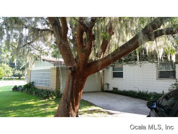 This home offers spacious rooms, central air conditioning, gas heating, a screened-in porch, and a tranquil backyard setting. Located in the desirable Fisher Park neighborhood, it provides easy access to schools, parks, shopping, and downtown Ocala. Pets under 25 lbs permitted with an additional fee.